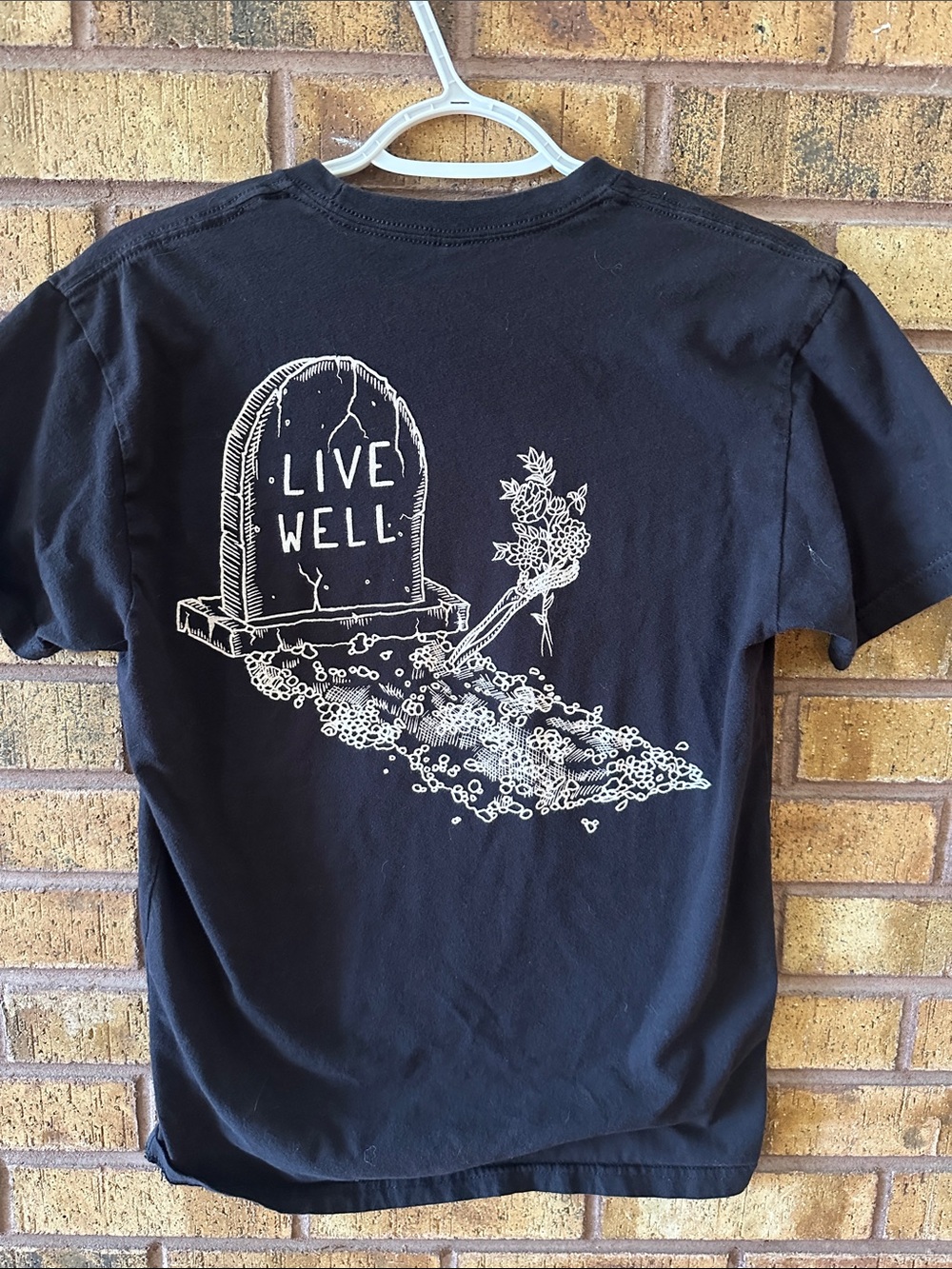 Women's Black Graphic Tee - Live Well Pocket Design
